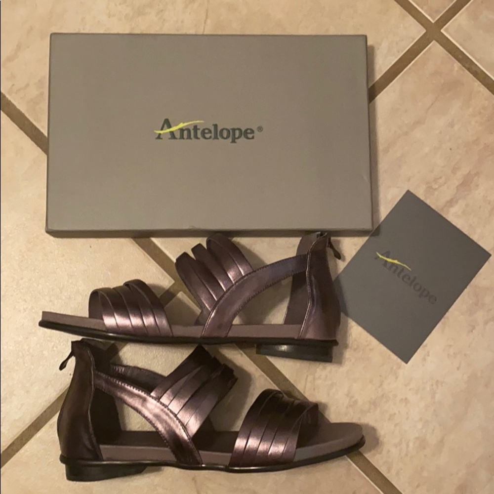 🆕NWT Antelope Metallic Sandals🆕 - Picture 5 of 13
